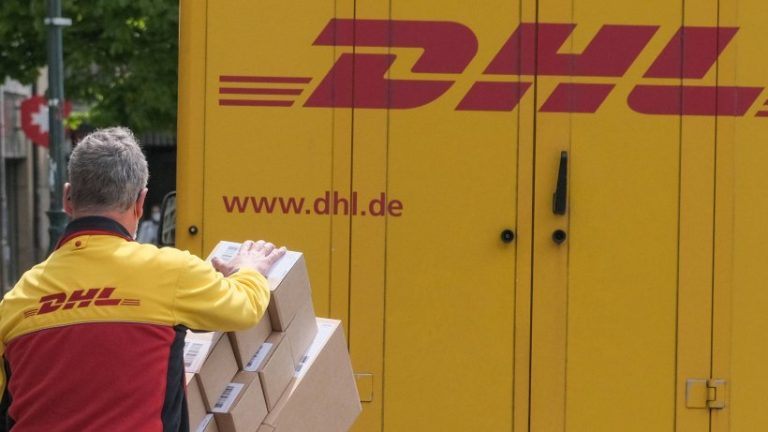 DHL: Is the package damaged? You have to pay attention to that