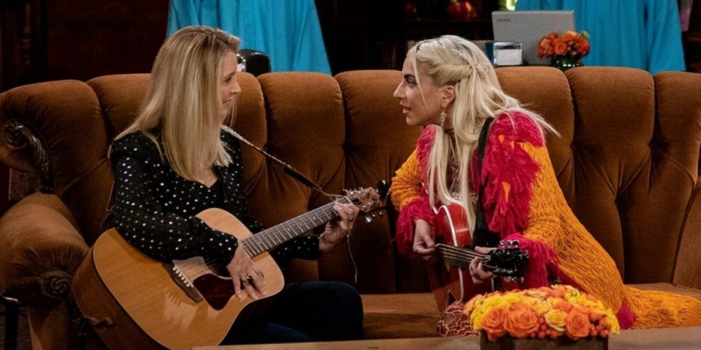 Lisa Kudrow and Lady Gaga sing Smelly Cat [WIDEO]