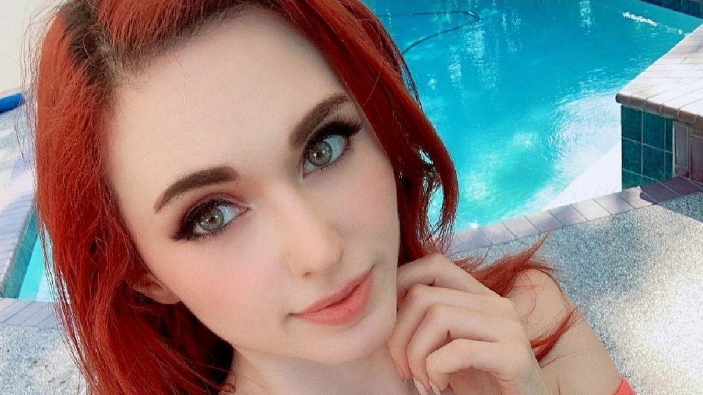Twitch clears up controversy in pool Amouranth and Indiefoxx