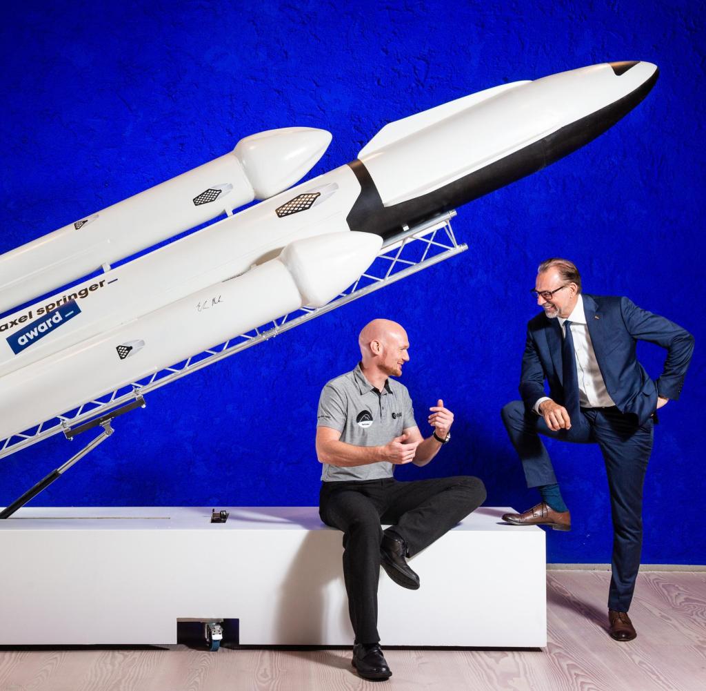 Astronaut Alexander Gerst with ESA Director General Josef Aschbacher (right) with a replica of a carrier rocket