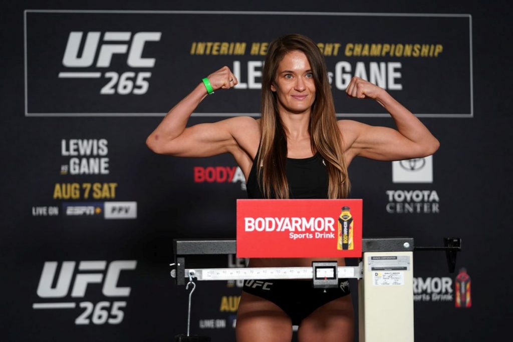 UFC 265. The return of Carolina Kovalkievich.  Polish woman without problems