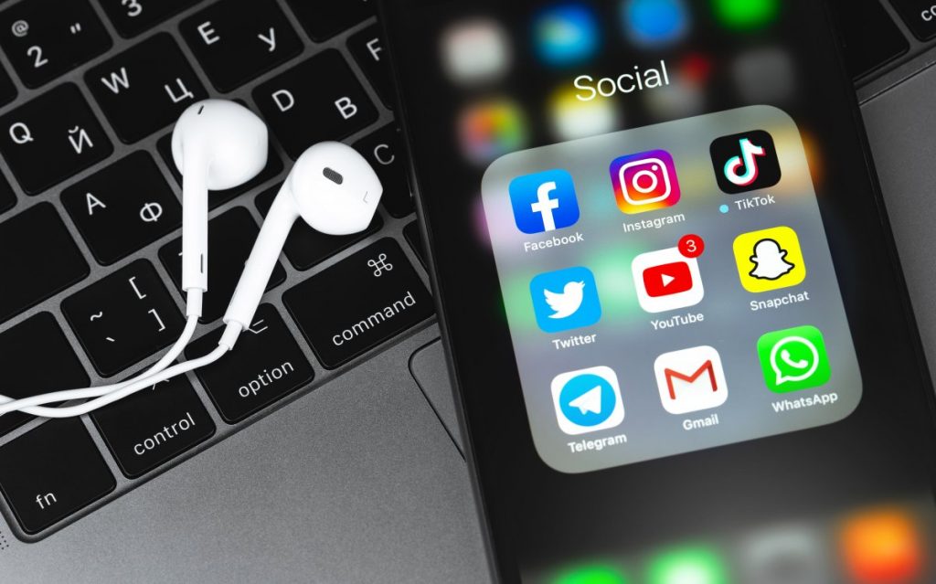TikTok outperforms Youtube: Americans and Brits spend more time on TikTok