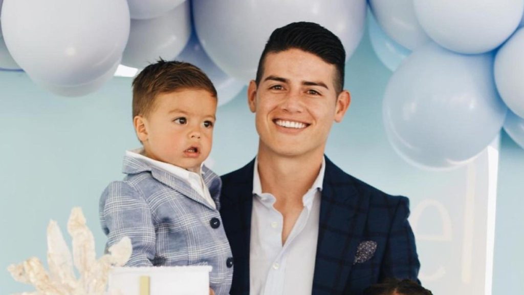 James Rodriguez gives his son his first sports car and eases the nets