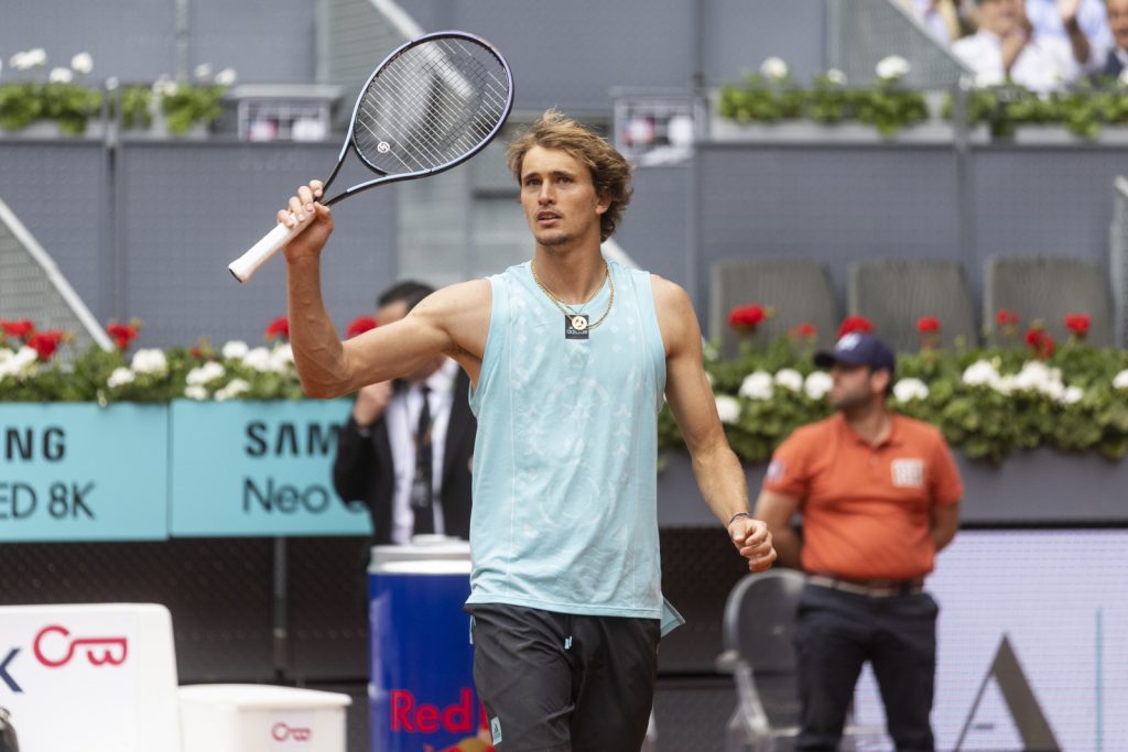 Stefanos continues the Tsitsipas series.  Alexander Sverev is approaching to repeat the victory