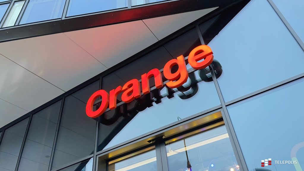 Logo Orange, szyld salonu w Warszawie