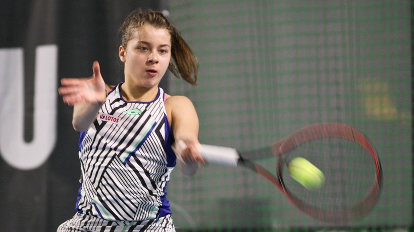Maja Chwalińska - Coco Vandeweghe at Wimbledon qualifying stage.  To live