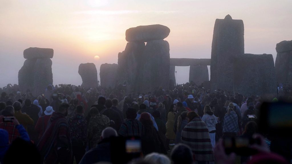 People around Stonehenge celebrated the summer solstice.  This is the only such sunrise |  World News